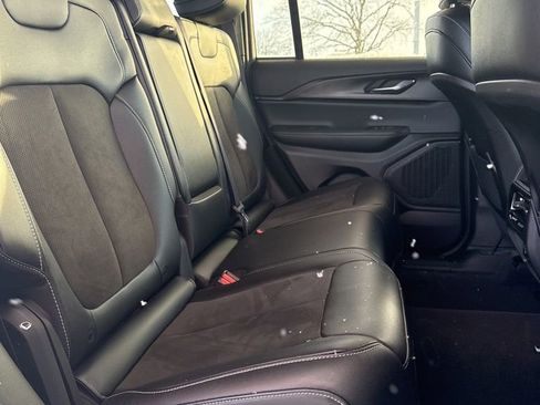 Used 2024 Jeep Grand Cherokee Altitude image 25