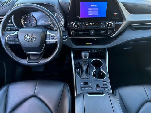 Used 2024 Toyota Highlander XLE image 26