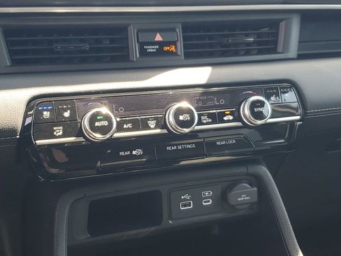 Used 2025 Honda Pilot Elite image 32