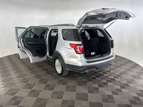 Used 2018 Ford Explorer XLT AWD/4WD image 18