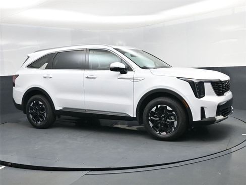 New 2026 Kia Sorento S image 2