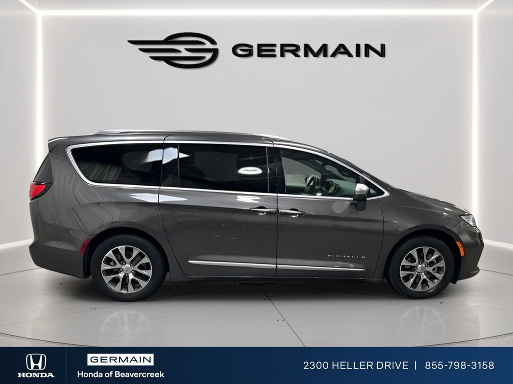 Used 2021 Chrysler Pacifica Pinnacle FWD image 9