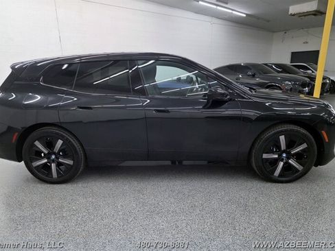 Used 2024 BMW iX xDrive50 w/ Sport Package AWD/4WD image 16