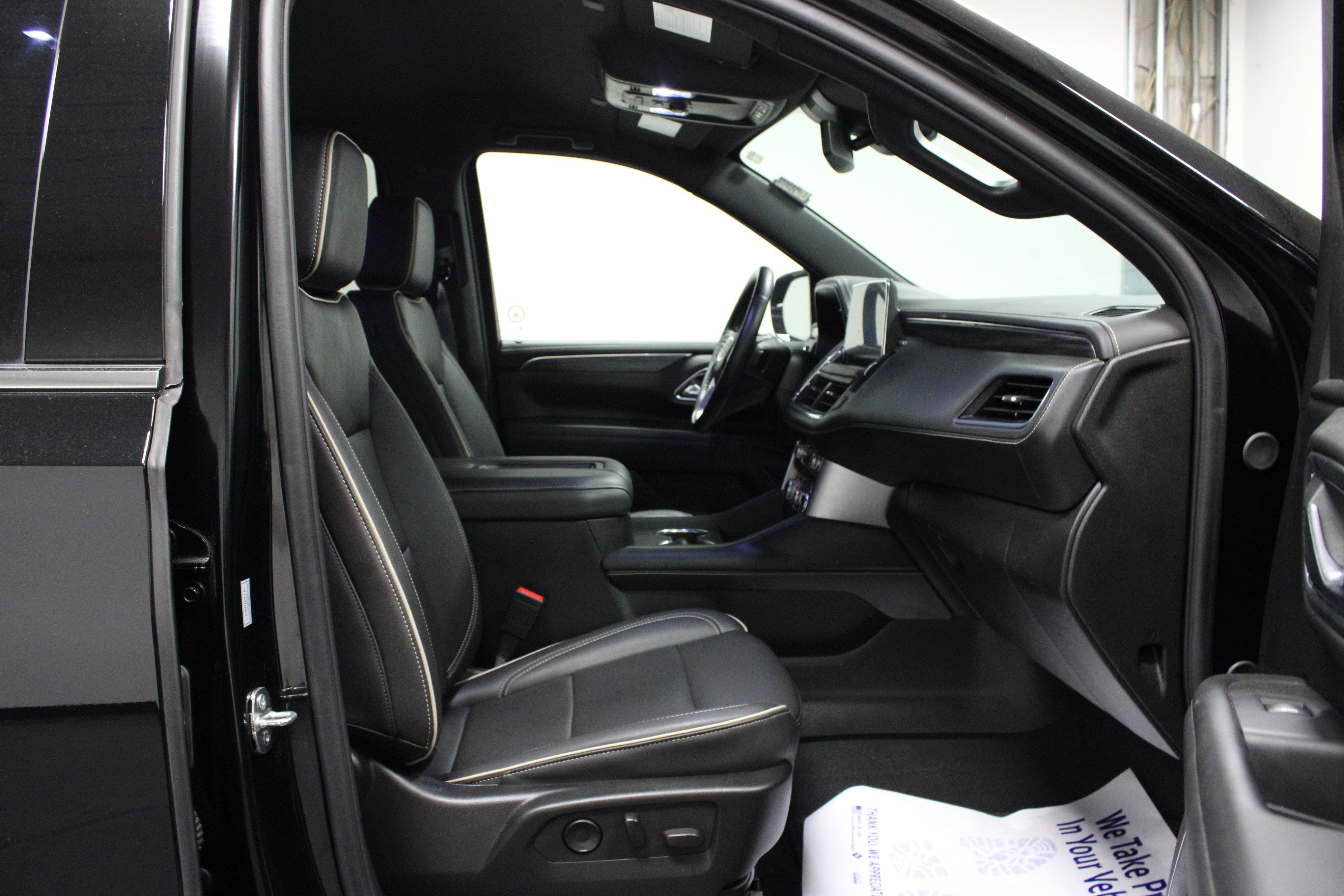 Used 2024 GMC Yukon SLT w/ SLT Luxury Package AWD/4WD image 17