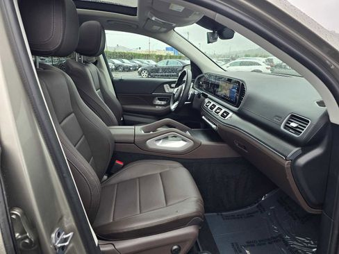 Used 2023 Mercedes-Benz GLS 450 4MATIC image 11