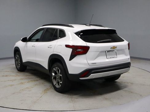 Used 2024 Chevrolet Trax LT FWD image 8