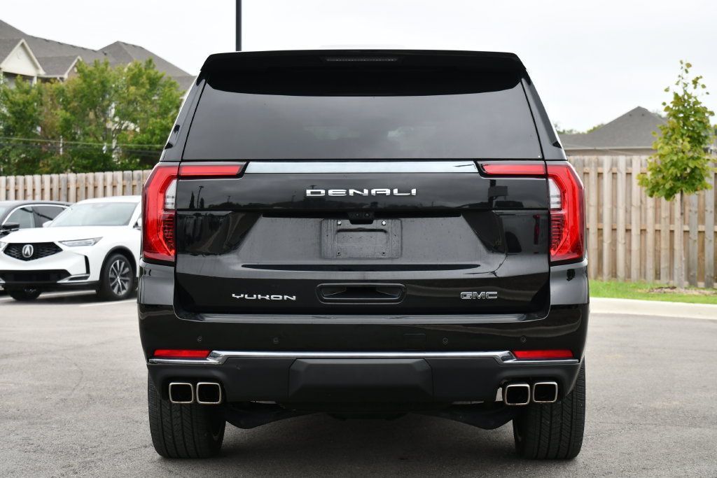 Used 2025 GMC Yukon Denali Ultimate w/ LPO, Floor Liner Package AWD/4WD image 8
