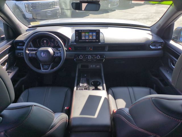 Used 2025 Honda Pilot TrailSport image 27