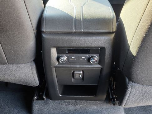 Used 2023 Chevrolet Traverse LT image 16