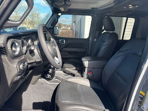 Used 2023 Jeep Wrangler Unlimited Sahara image 22