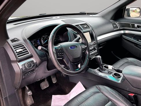 Used 2016 Ford Explorer XLT w/ Equipment Group 202A FWD image 21