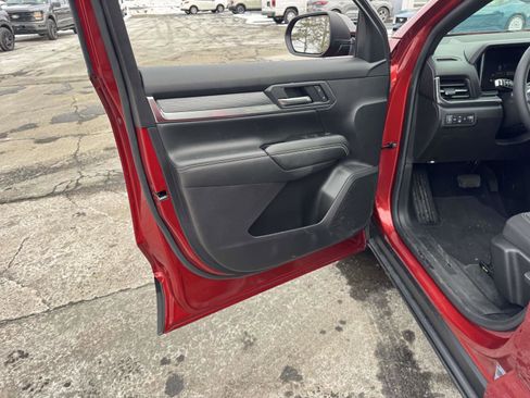 Used 2025 GMC Terrain Elevation image 16