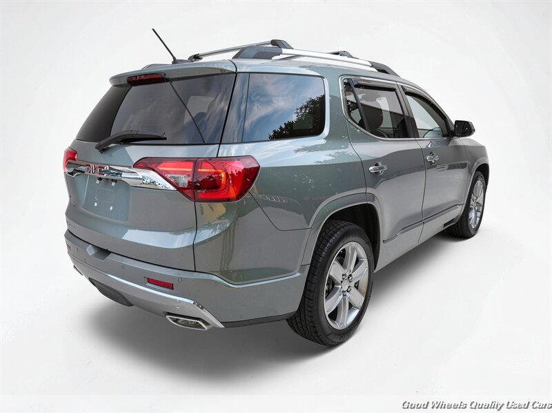 Used 2017 GMC Acadia Denali w/ Technology Package FWD image 5
