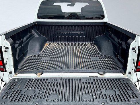Used 2023 Nissan Frontier SV image 10