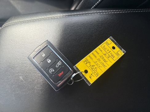 Used 2023 Jeep Grand Cherokee L Limited w/ Black Appearance Package image 59