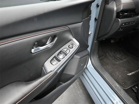 Used 2025 Nissan Sentra SR w/ SR Premium Package image 14