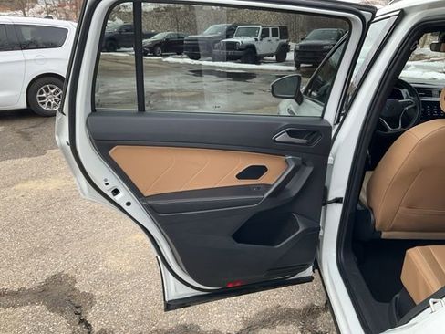 Used 2022 Volkswagen Tiguan SE image 14