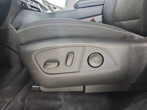 Used 2025 Chevrolet Traverse LT AWD/4WD image 37