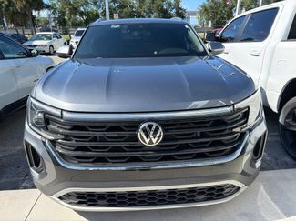 Used 2025 Volkswagen Atlas Cross Sport SE w/ Panoramic Sunroof Package FWD video 2