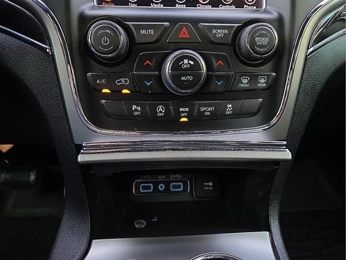 Used 2018 Jeep Grand Cherokee Trailhawk AWD/4WD image 18