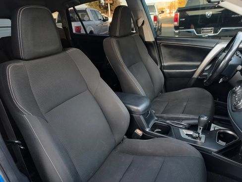 Used 2018 Toyota RAV4 XLE w/ All Weather Liner Package FWD image 30