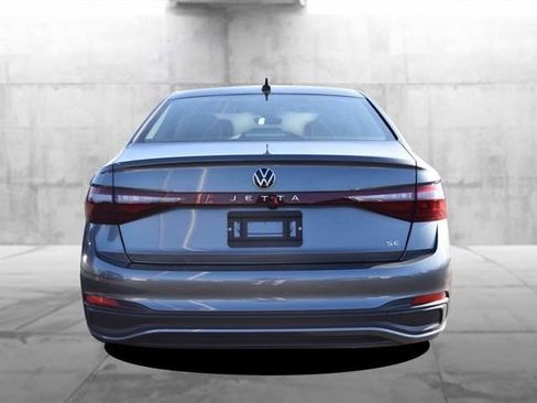 Certified 2025 Volkswagen Jetta SE w/ Sunroof Package image 6