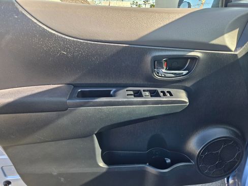 Used 2012 Toyota Yaris SE image 9