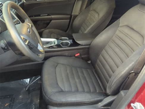Used 2014 Ford Fusion SE image 16