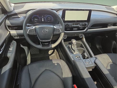 Used 2024 Toyota Grand Highlander FWD image 6