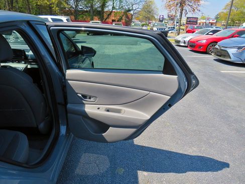 Used 2021 Hyundai Elantra SEL w/ Convenience + Premium Package image 33