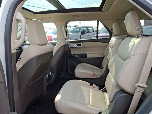 Used 2020 Ford Explorer Platinum w/ Premium Technology Package image 11