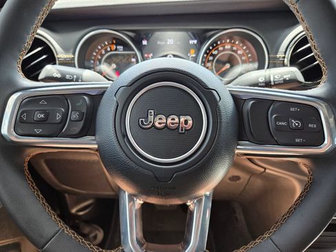 Used 2023 Jeep Gladiator Overland AWD/4WD image 32