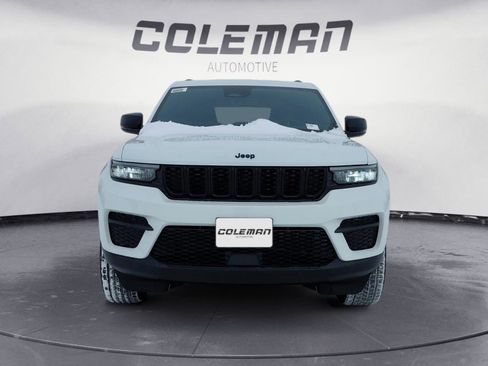 New 2025 Jeep Grand Cherokee Altitude image 2