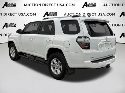 Used 2019 Toyota 4Runner SR5 AWD/4WD image 5