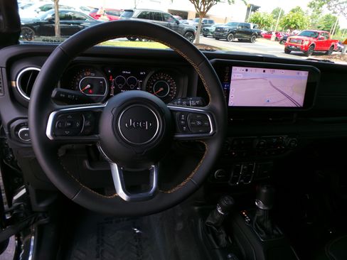 Used 2024 Jeep Wrangler Unlimited Sahara w/ Technology Group AWD/4WD image 33