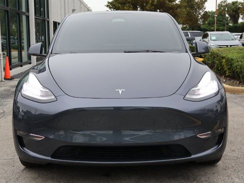 Used 2023 Tesla Model Y Long Range image 11