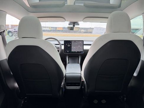 Used 2021 Tesla Model Y Long Range image 23