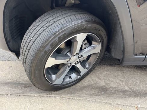 Used 2023 Jeep Grand Cherokee 4WD 4xe image 13