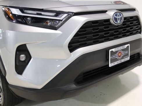 Used 2022 Toyota RAV4 XLE Premium AWD/4WD image 21