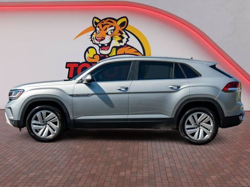 Used 2023 Volkswagen Atlas Cross Sport SE w/ Panoramic Sunroof Package FWD image 9