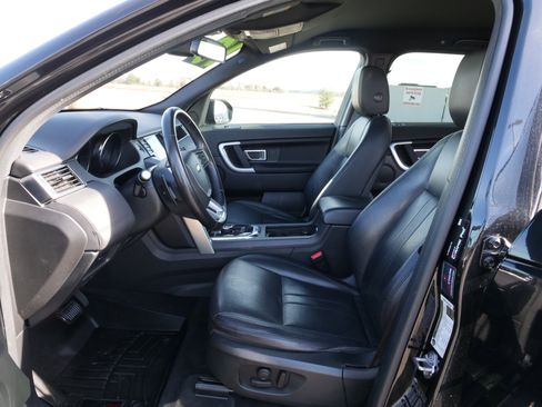 Used 2019 Land Rover Discovery Sport SE image 17