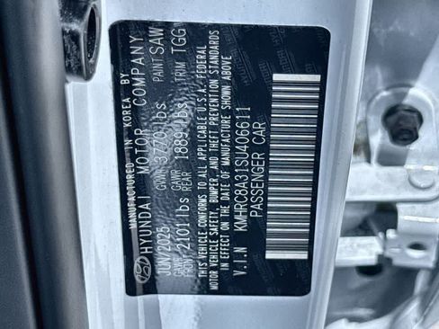 Used 2025 Hyundai Venue SEL FWD image 29
