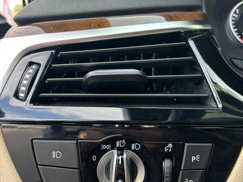 Used 2017 BMW 530i xDrive AWD/4WD image 10