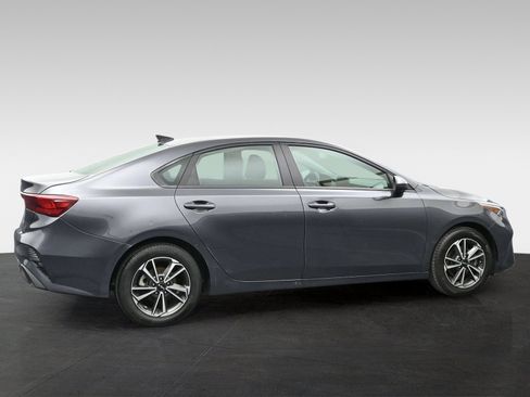 Used 2022 Kia Forte LXS FWD image 5