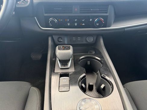 Used 2024 Nissan Rogue S AWD/4WD image 13