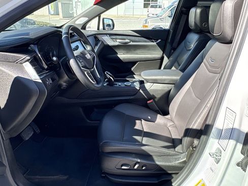 Certified 2025 Cadillac XT5 Premium Luxury image 23