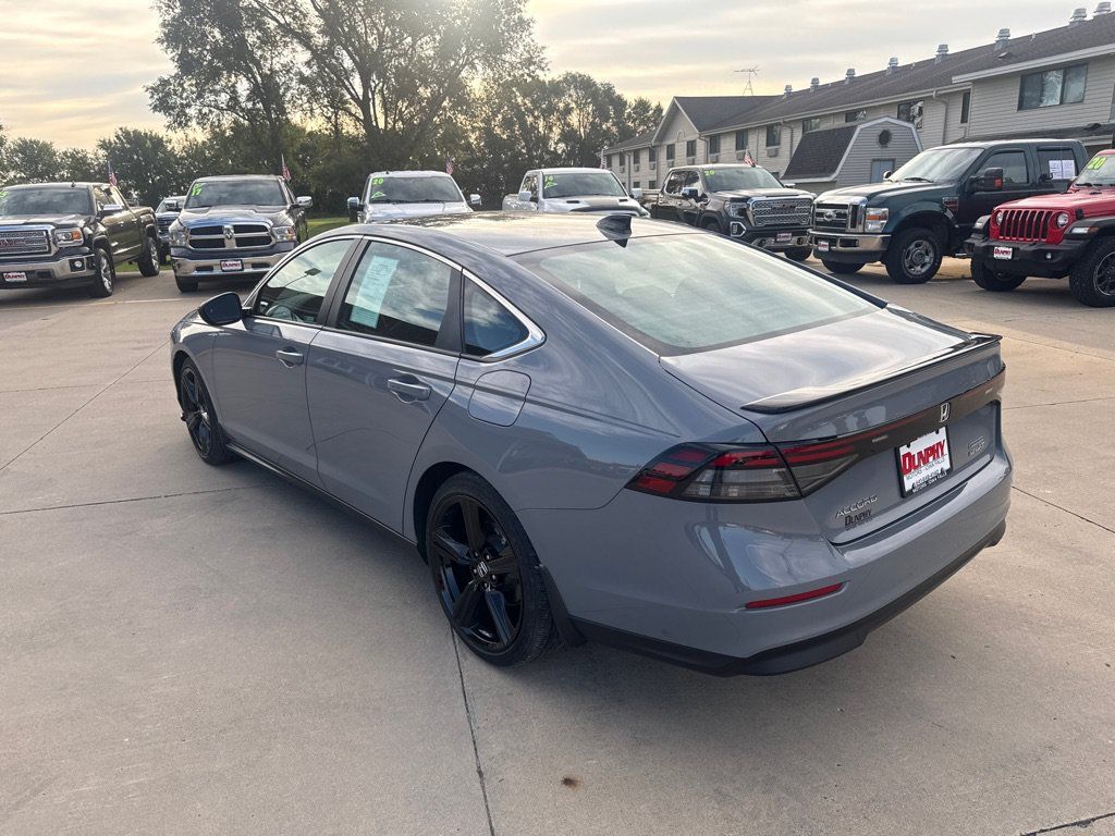 Used 2024 Honda Accord Sport image 3