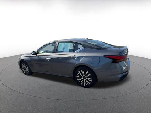 Used 2025 Nissan Altima 2.5 SV image 10