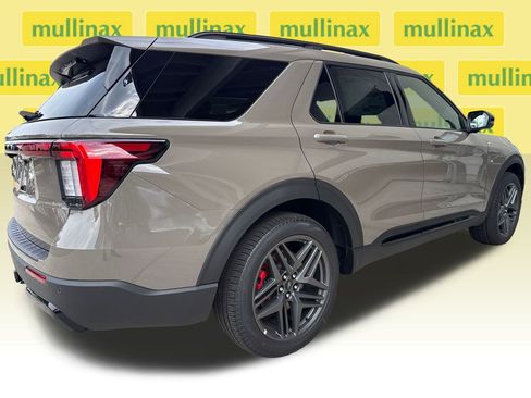 New 2026 Ford Explorer ST-Line w/ ST-Line Street Pack image 16