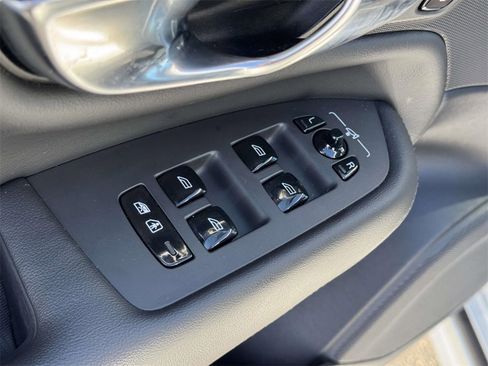 Certified 2025 Volvo XC90 B5 Core image 15